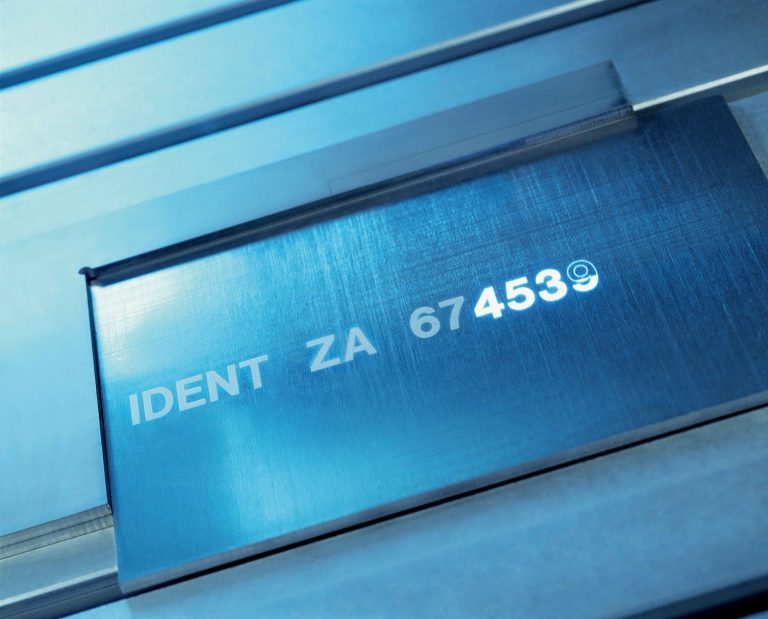 Abtrag einer Kunststoffschicht - Beispielbild der TRUMPF Gruppe